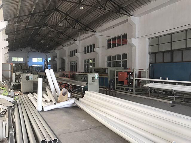 江蘇邦航高分子材料有限公司是生產清糞帶，發泡板材的專業公司.擁有發泡板材以及清糞帶成一條龍生產線.銷售清糞帶熱線:(0)13222869888